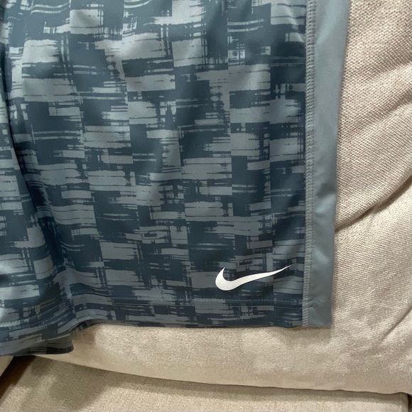Bottom dollar mark down Men’s Nike shorts dry fit size small - Picture 4 of 5